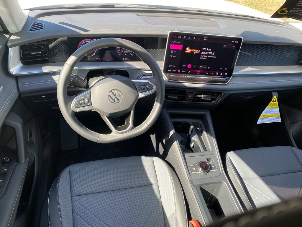 New 2025 Volkswagen Tiguan SE image 12