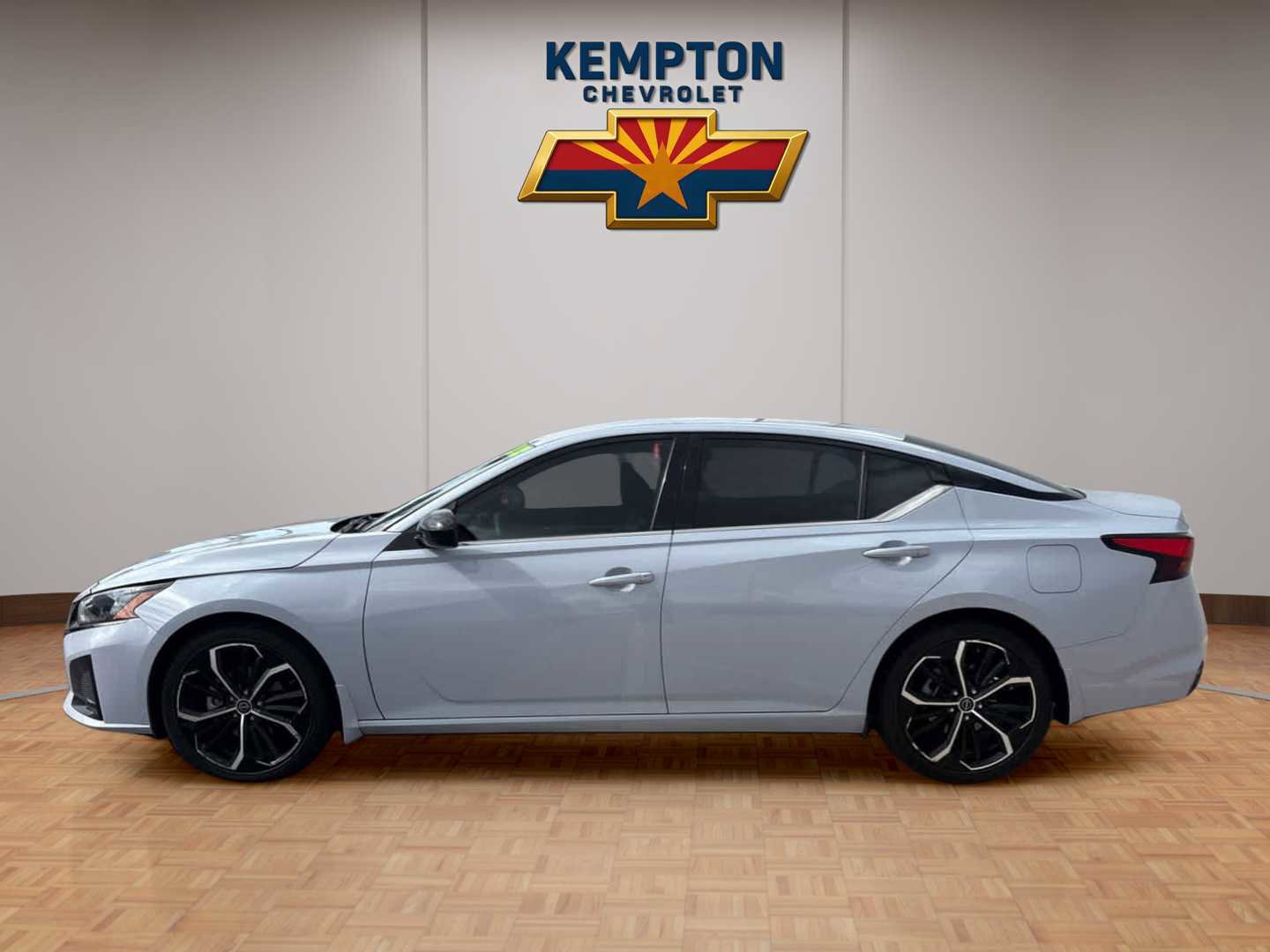 Used 2023 Nissan Altima 2.5 SR FWD image 3