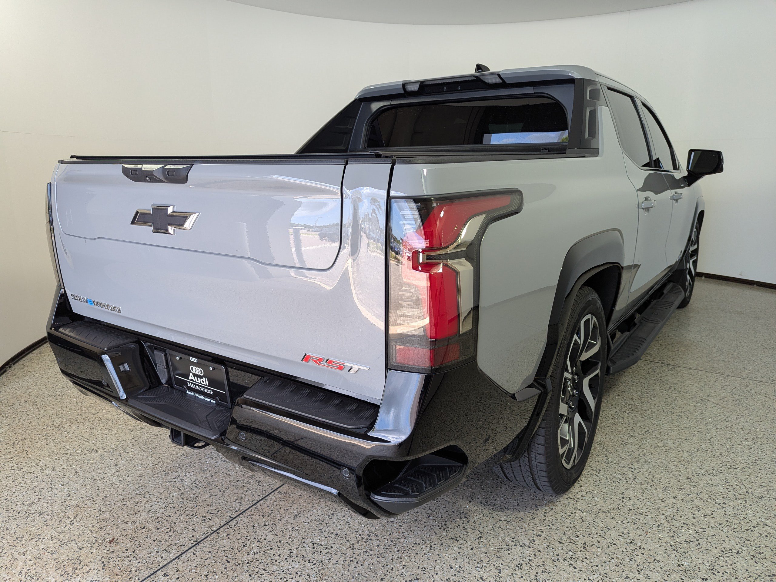 Used 2025 Chevrolet Silverado EV RST AWD/4WD image 11