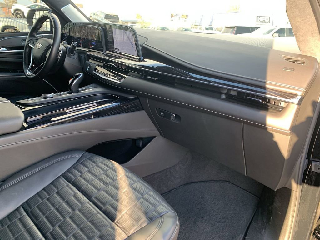 Certified 2024 Cadillac Escalade ESV V w/ Heavy-Duty Trailer Package image 27