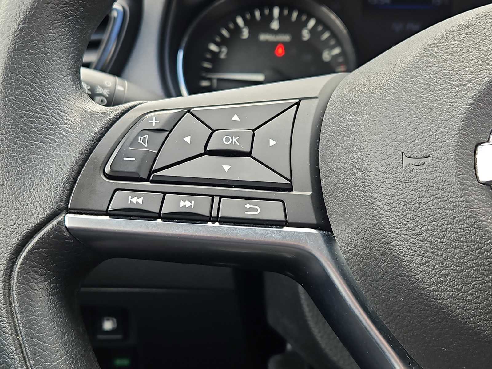 Used 2018 Nissan Rogue S AWD/4WD image 11