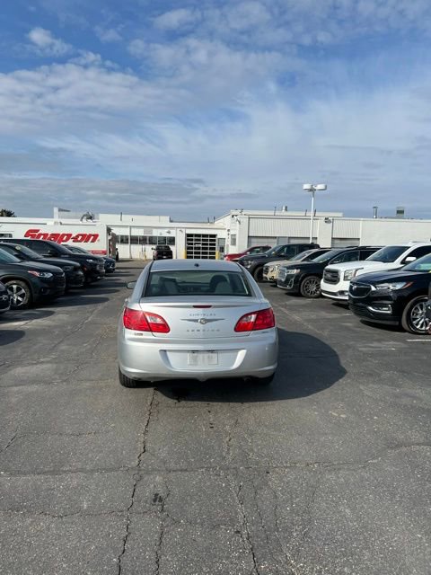 Used 2009 Chrysler Sebring Touring FWD image 6