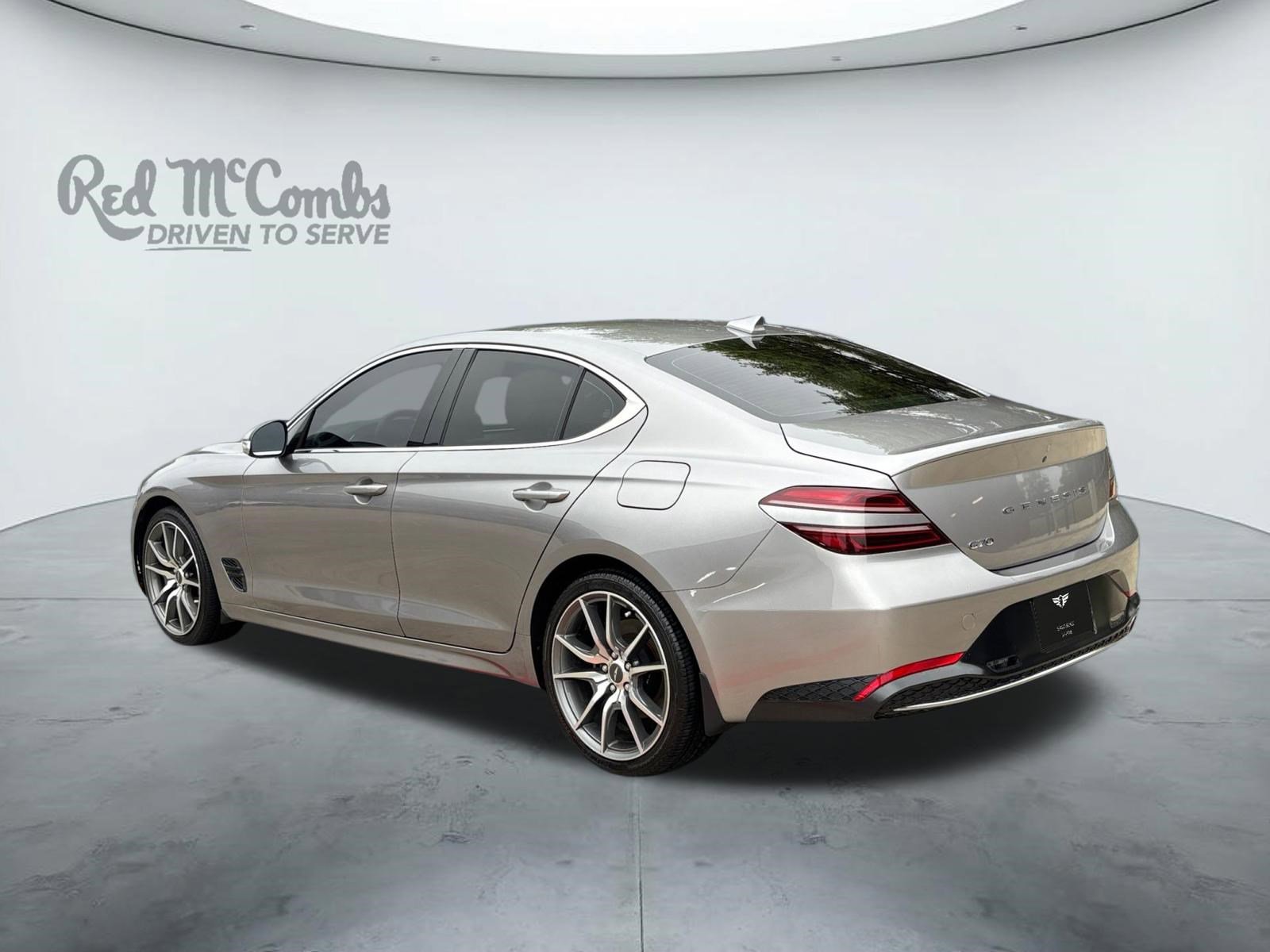 Used 2023 Genesis G70 2.0T image 3