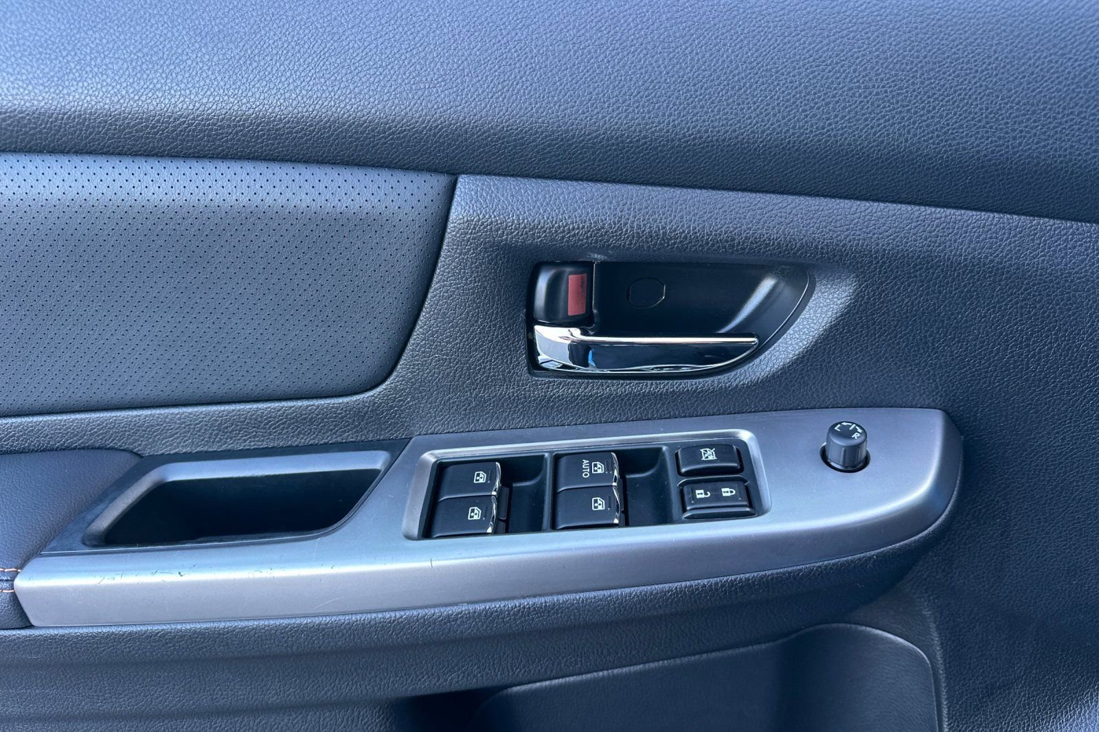 Used 2016 Subaru Crosstrek 2.0i Limited w/ Popular Package #2 image 12