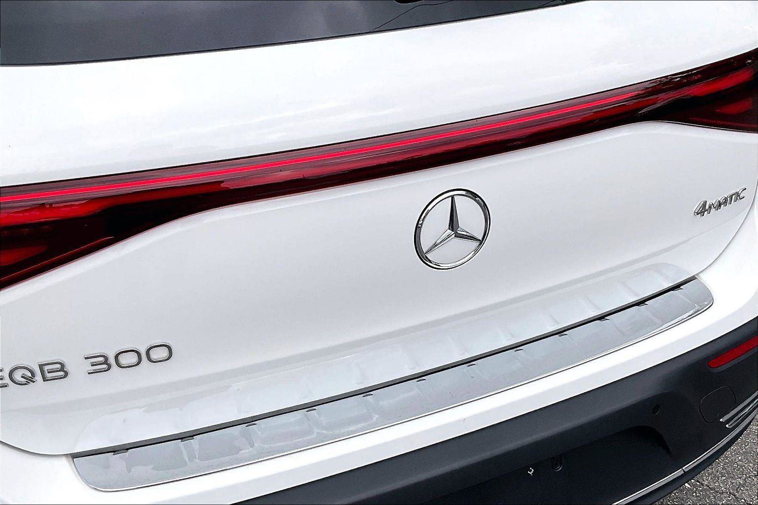 Used 2024 Mercedes-Benz EQB 300 4MATIC w/ Winter Package image 24