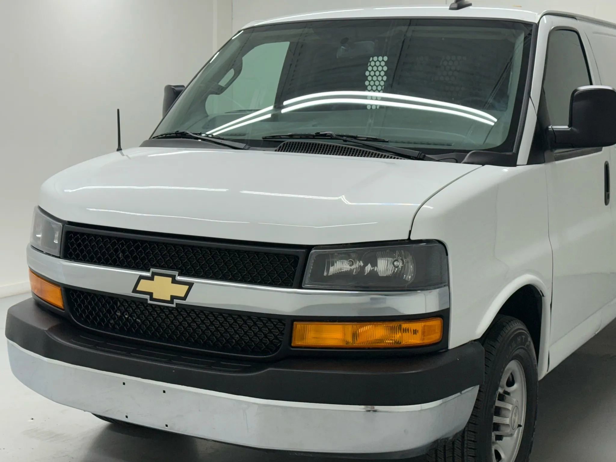 Used 2021 Chevrolet Express 2500 w/ Driver Convenience Package image 9