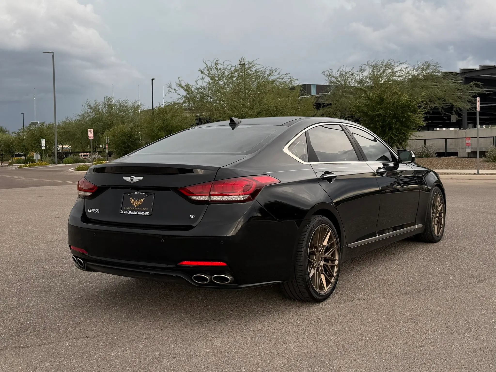 Used 2015 Hyundai Genesis 5.0 RWD image 4