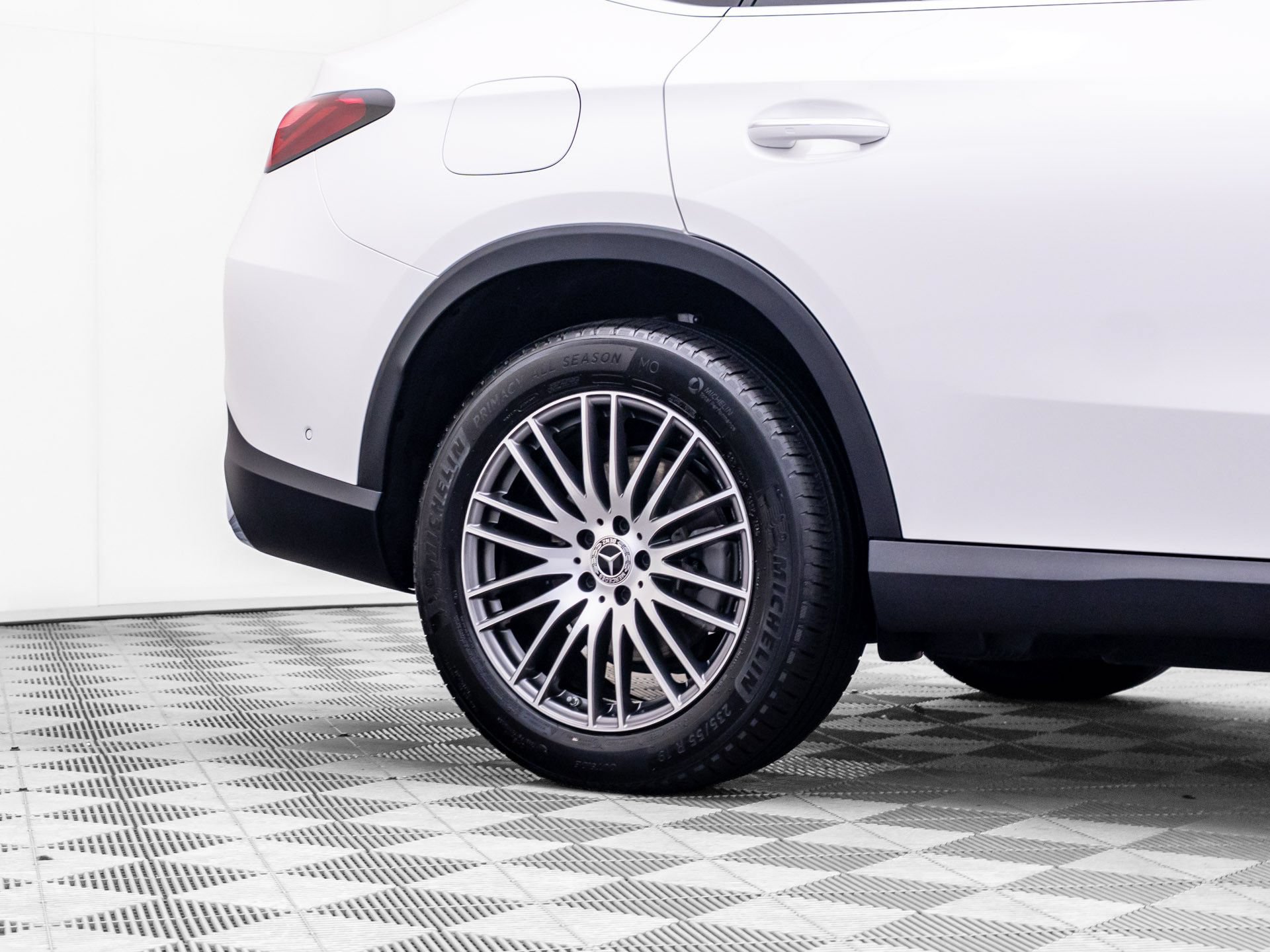 Certified 2025 Mercedes-Benz GLC 300 4MATIC image 37