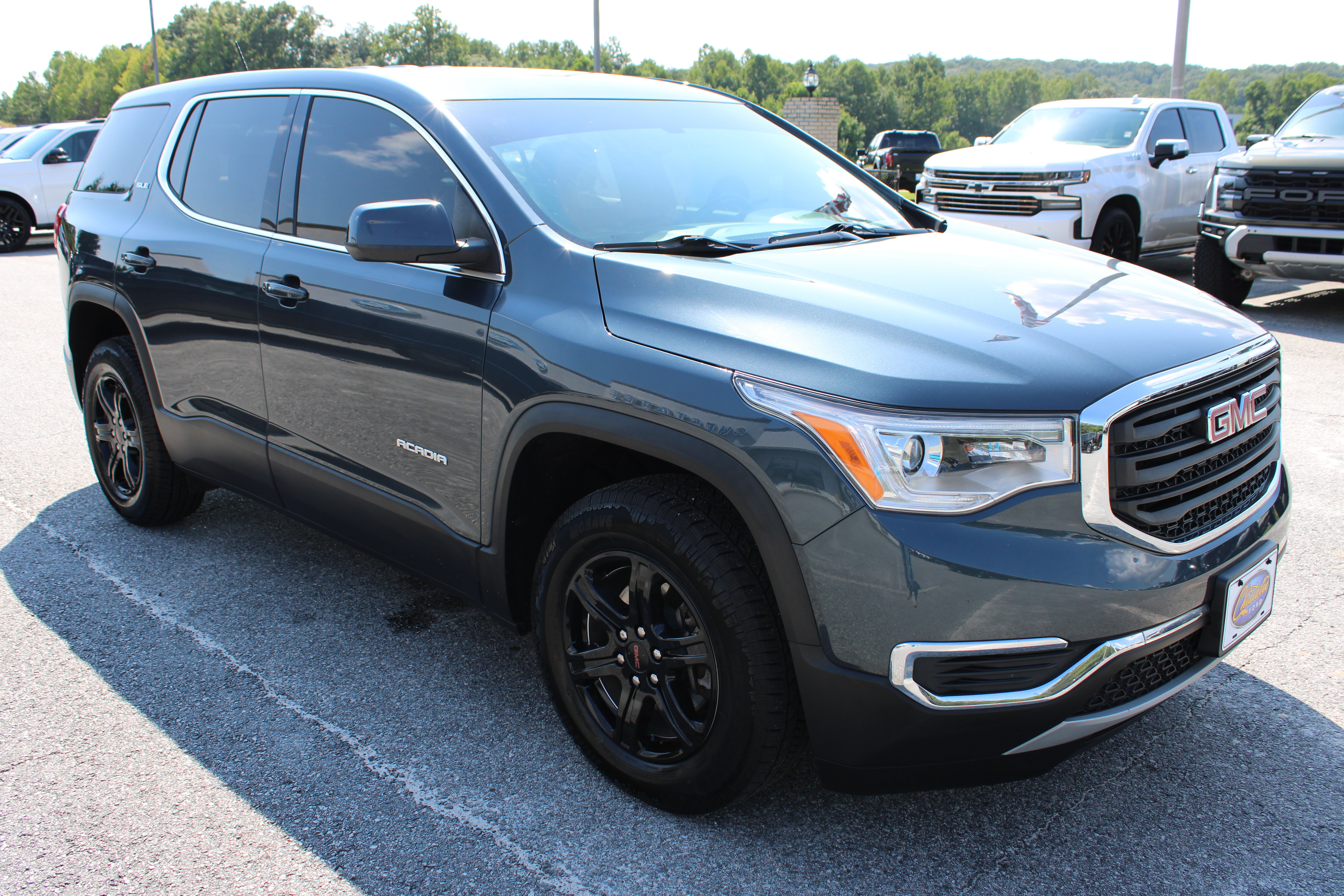 Used 2019 GMC Acadia SLE FWD image 4