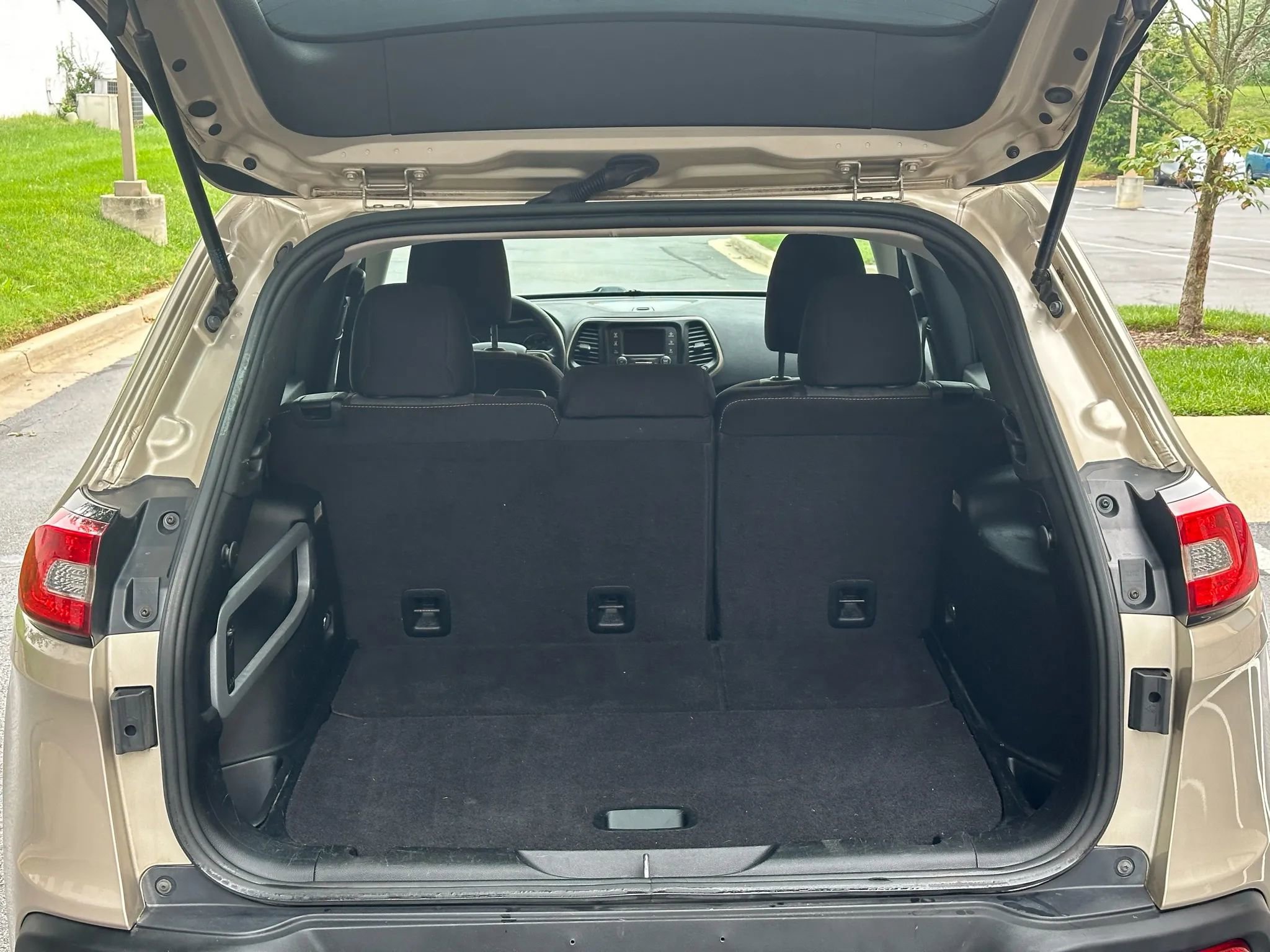 Used 2014 Jeep Cherokee Sport image 7