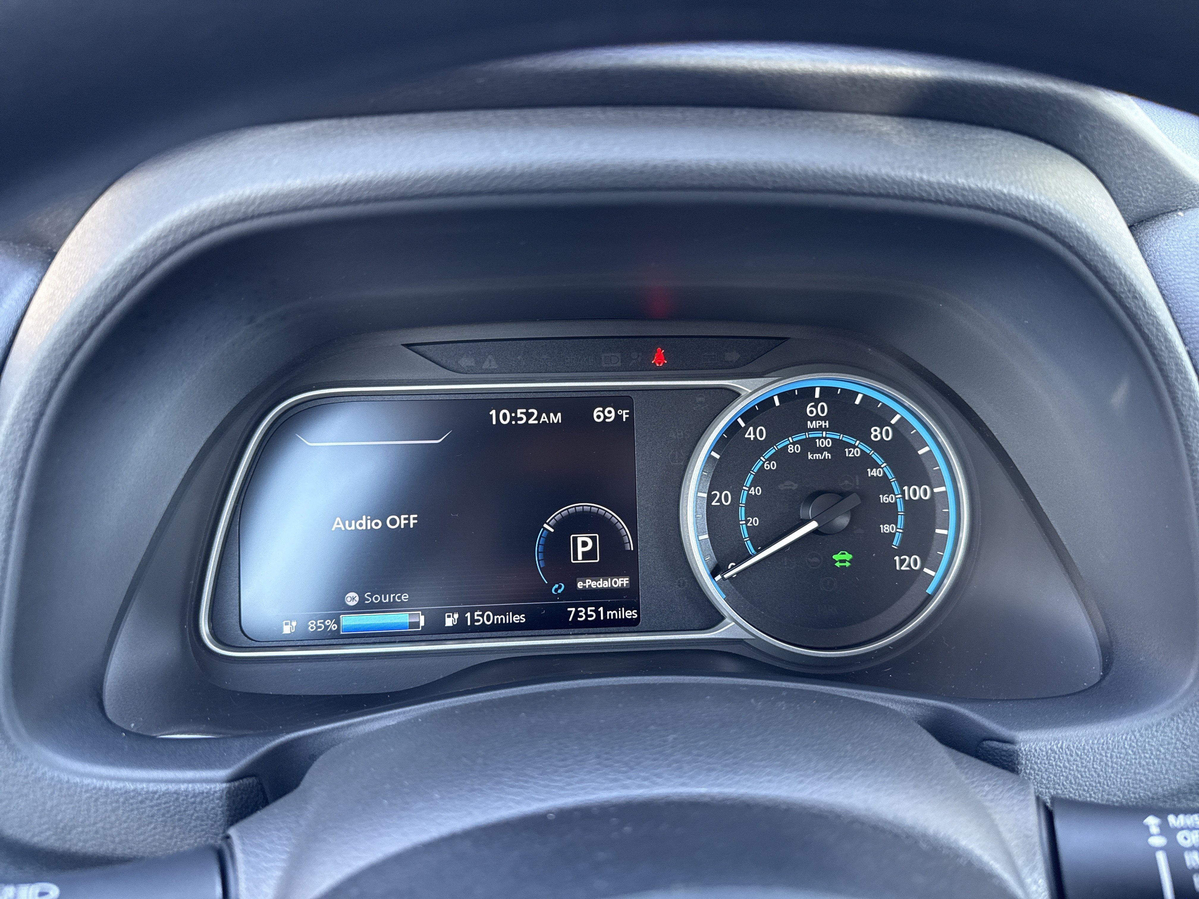 Certified 2025 Nissan Leaf S FWD image 16