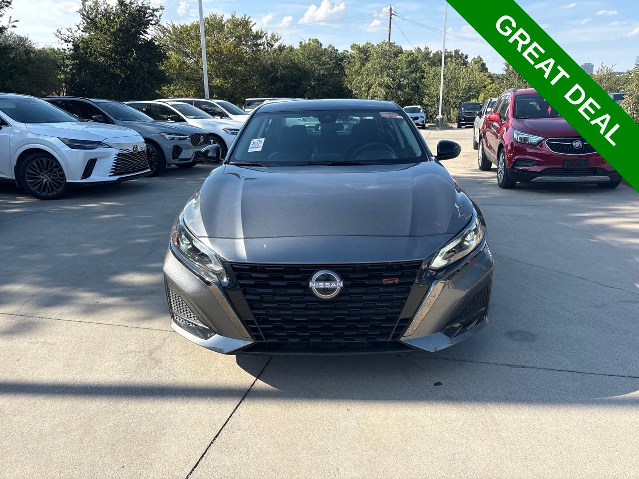 Used 2025 Nissan Altima 2.5 SR FWD image 2