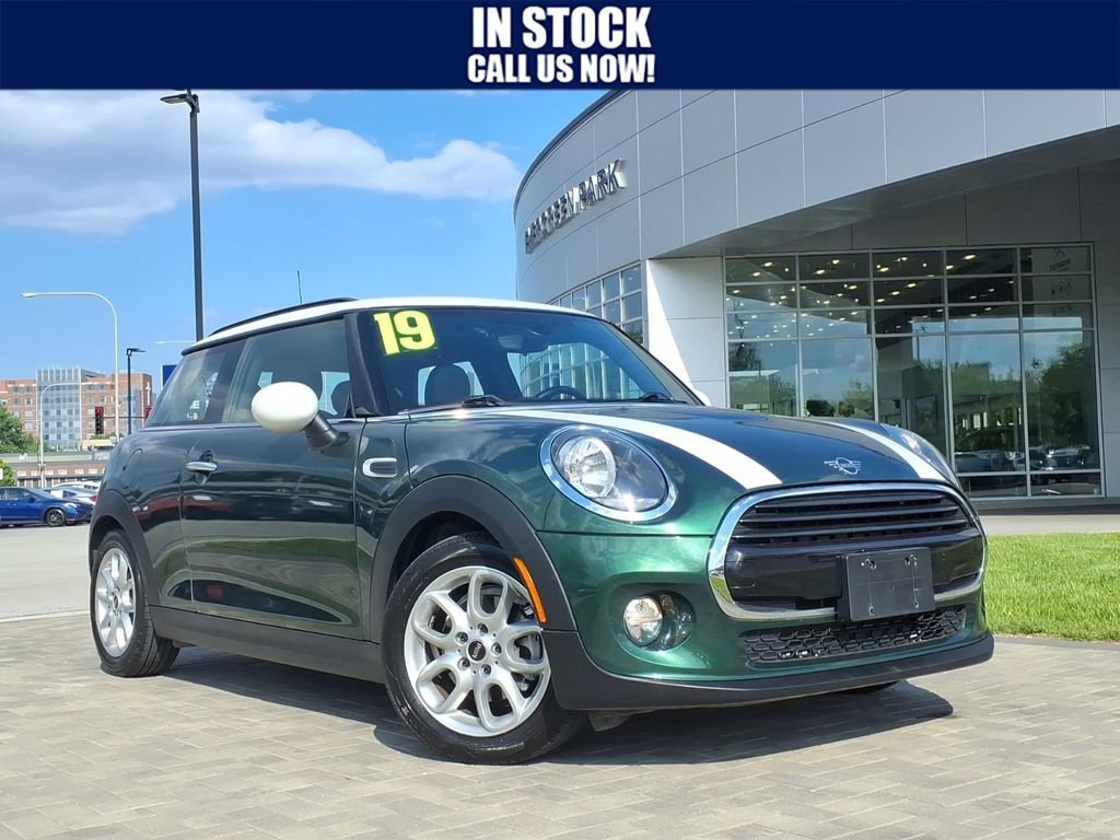 Used 2019 MINI Cooper 2-Door Hardtop w/ Signature Upholstery Package FWD image 1