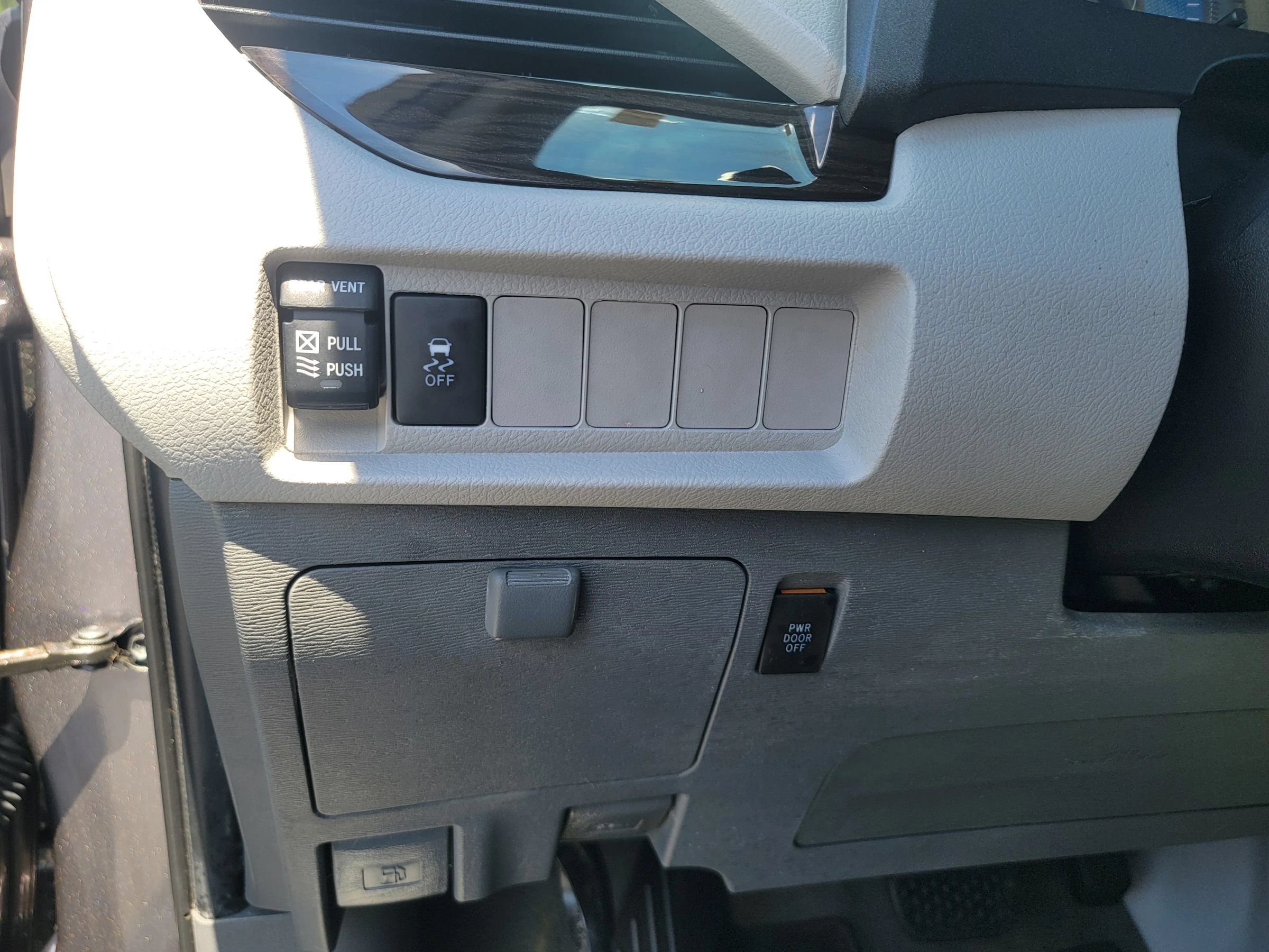 Used 2020 Toyota Sienna XLE AWD/4WD image 19