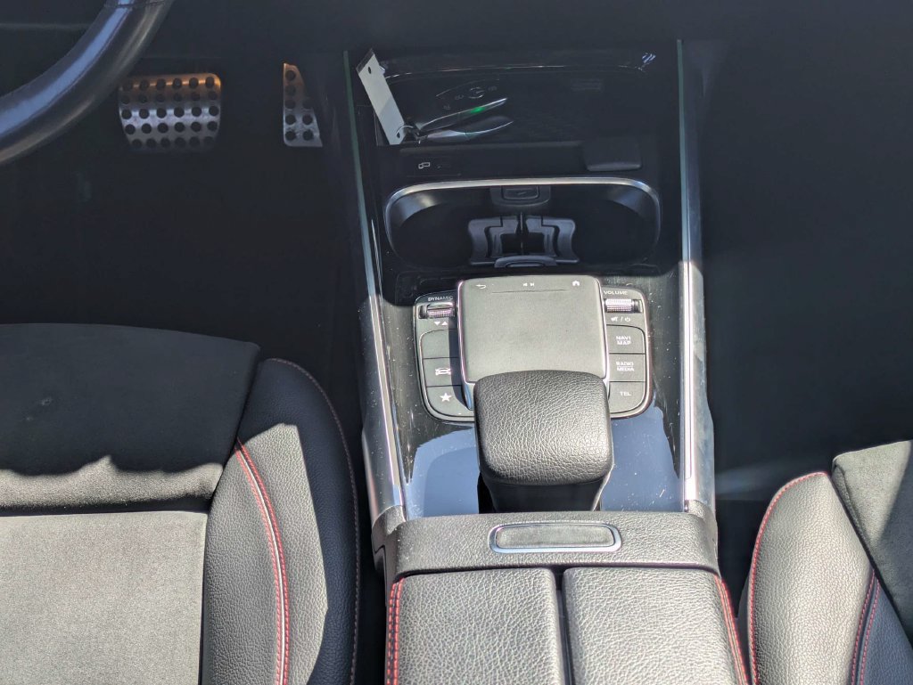 Used 2022 Mercedes-Benz GLB 250 image 25