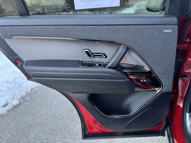 Used 2025 Land Rover Range Rover Sport SE image 14