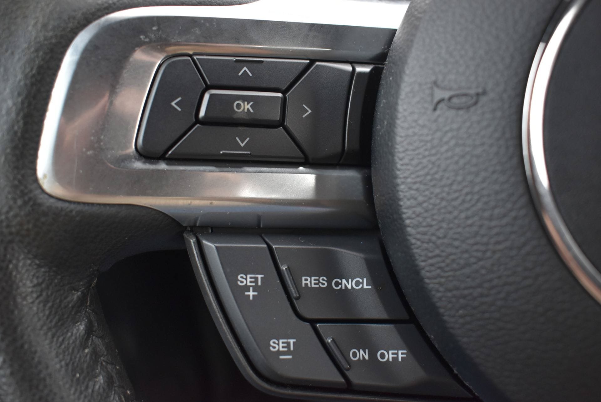Used 2015 Ford Mustang Coupe RWD image 17
