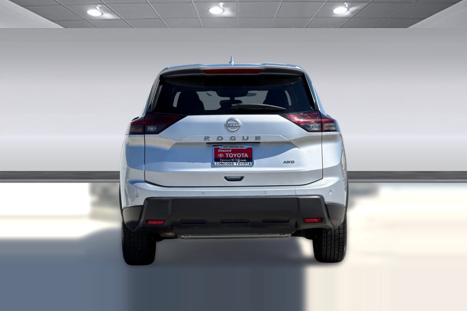 Used 2025 Nissan Rogue SV image 8
