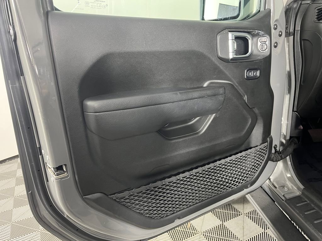 Used 2023 Jeep Wrangler Unlimited w/ Sun & Screen Package image 10