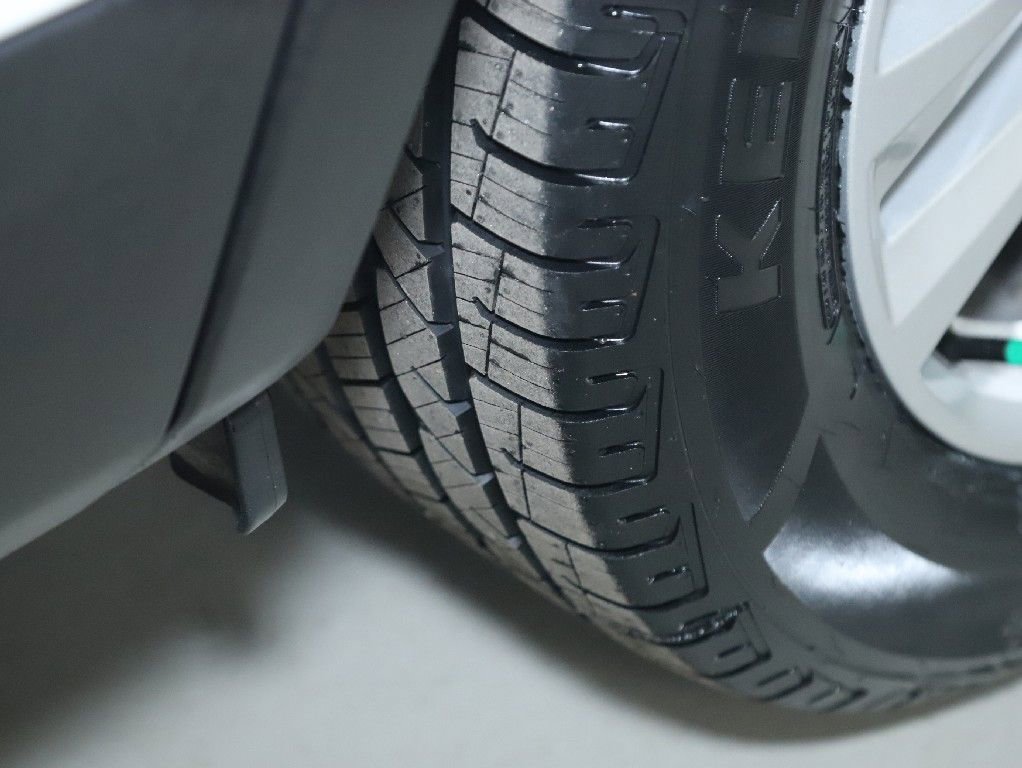 Used 2018 Ford Explorer XLT image 37