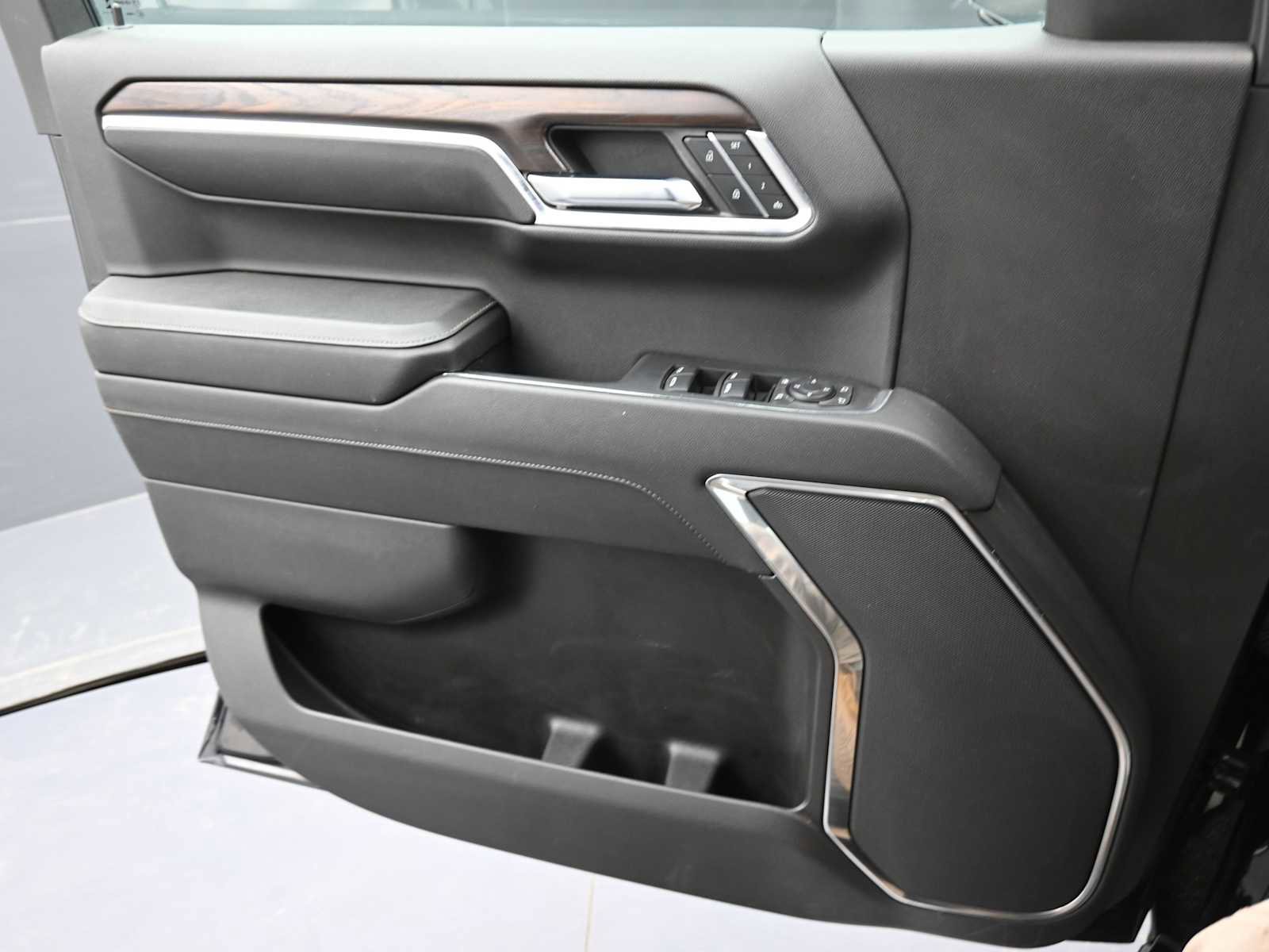 Used 2024 GMC Sierra 1500 SLT image 9