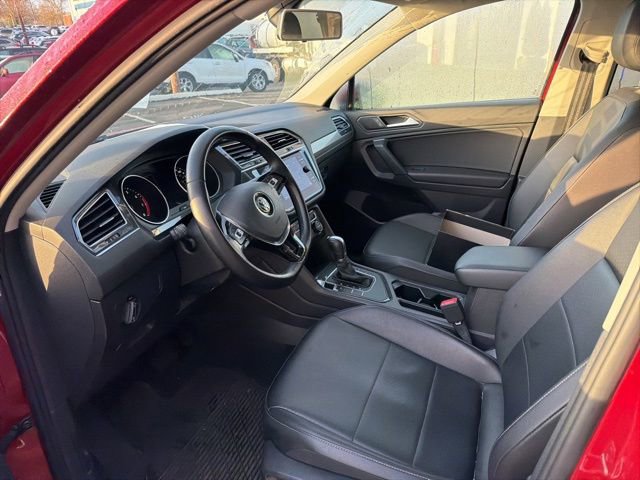 Used 2019 Volkswagen Tiguan SE w/ Panoramic Sunroof Package image 4