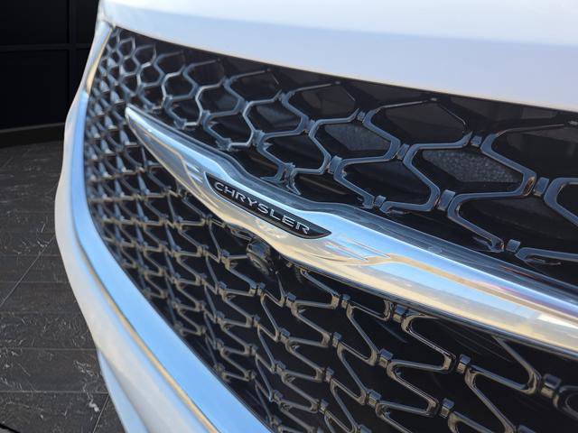 New 2026 Chrysler Pacifica Select FWD image 36