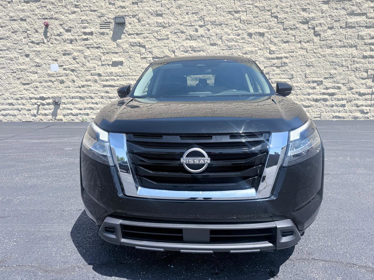 Used 2022 Nissan Pathfinder SV AWD/4WD image 8