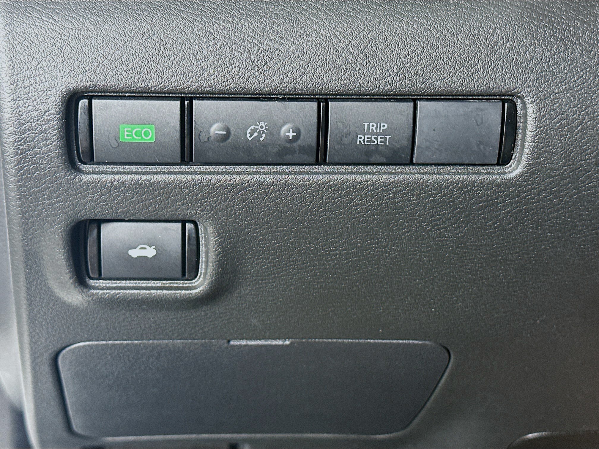 Used 2025 Nissan Sentra SV FWD image 17