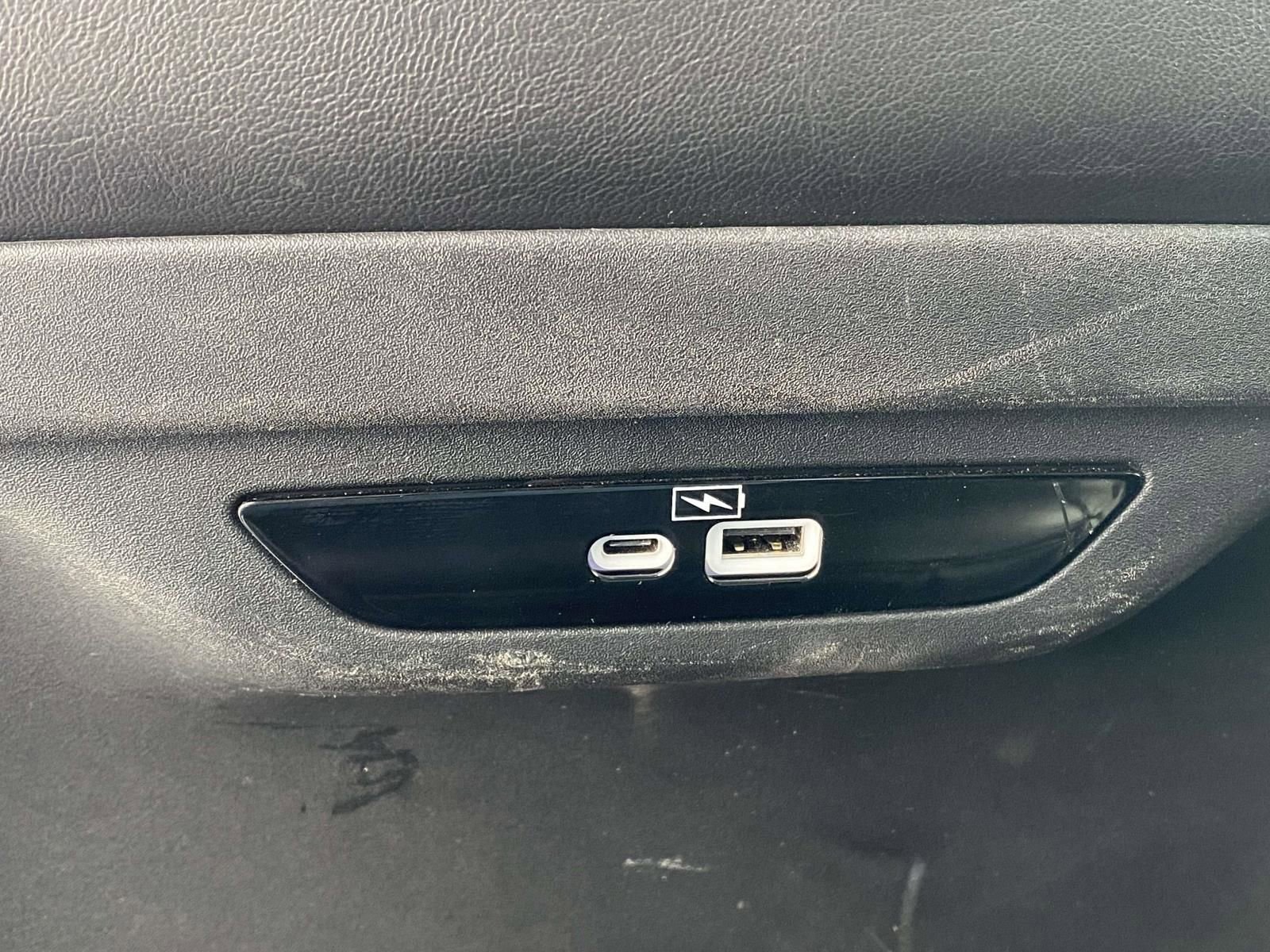 Used 2023 Chrysler Pacifica Touring-L image 14