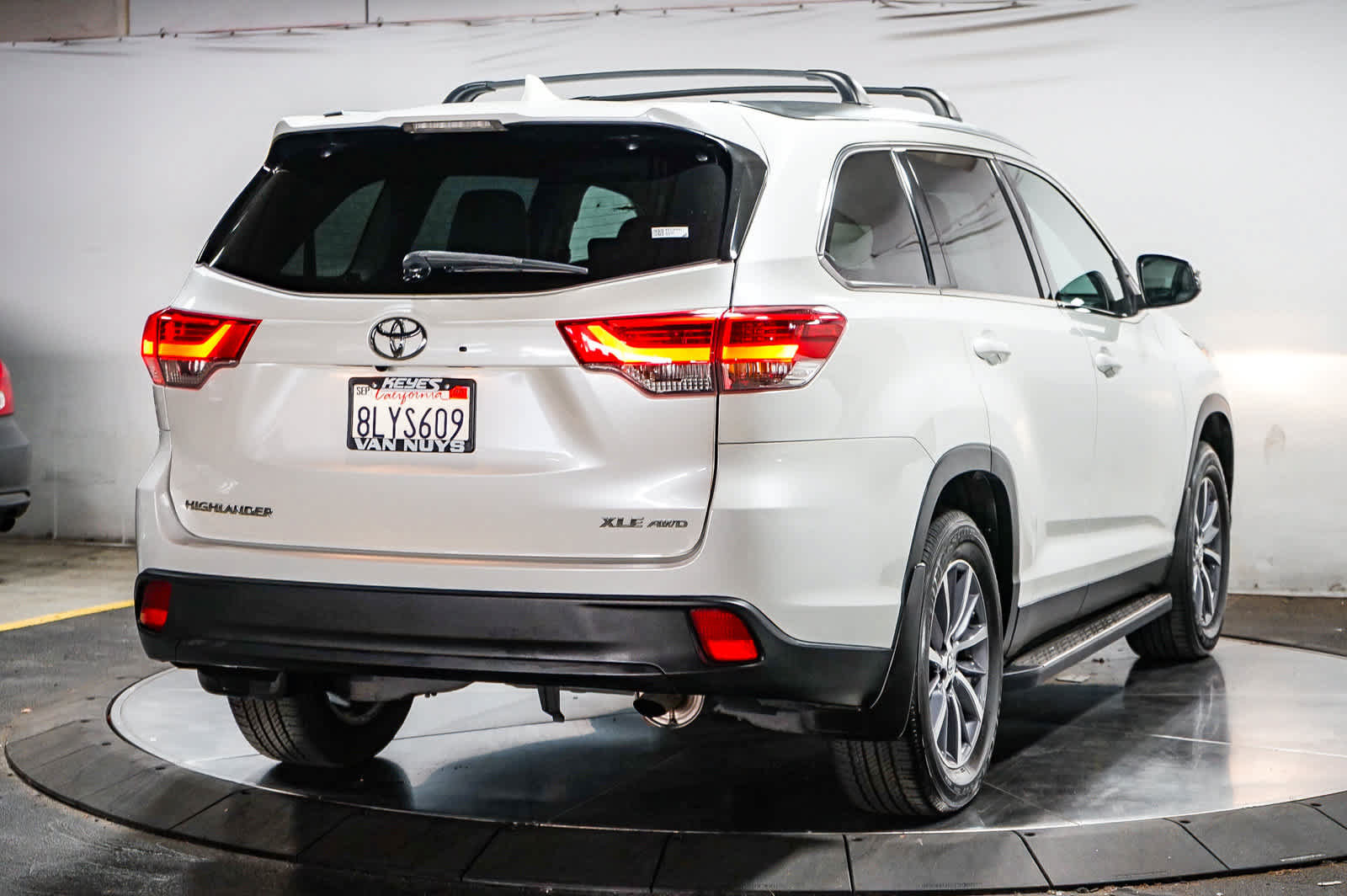 Certified 2019 Toyota Highlander XLE AWD/4WD image 11