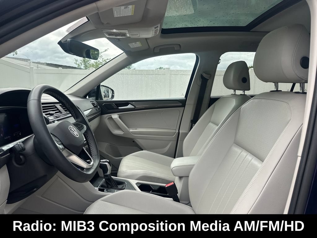 Used 2022 Volkswagen Tiguan SE w/ Panoramic Sunroof Package FWD image 11