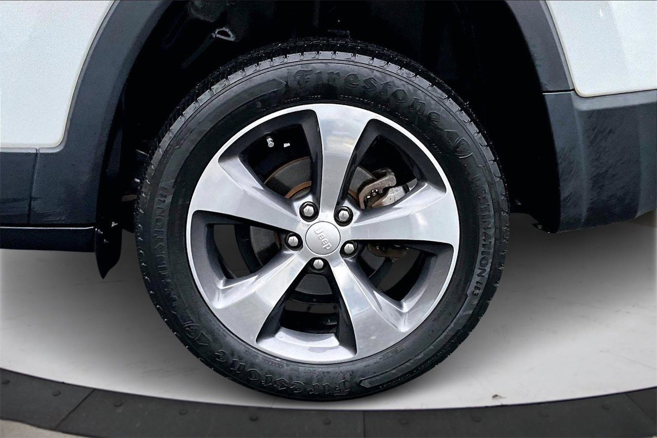 Used 2020 Jeep Cherokee Limited image 33