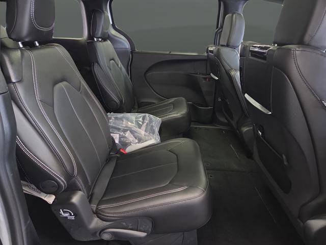 New 2026 Chrysler Pacifica Select FWD image 34