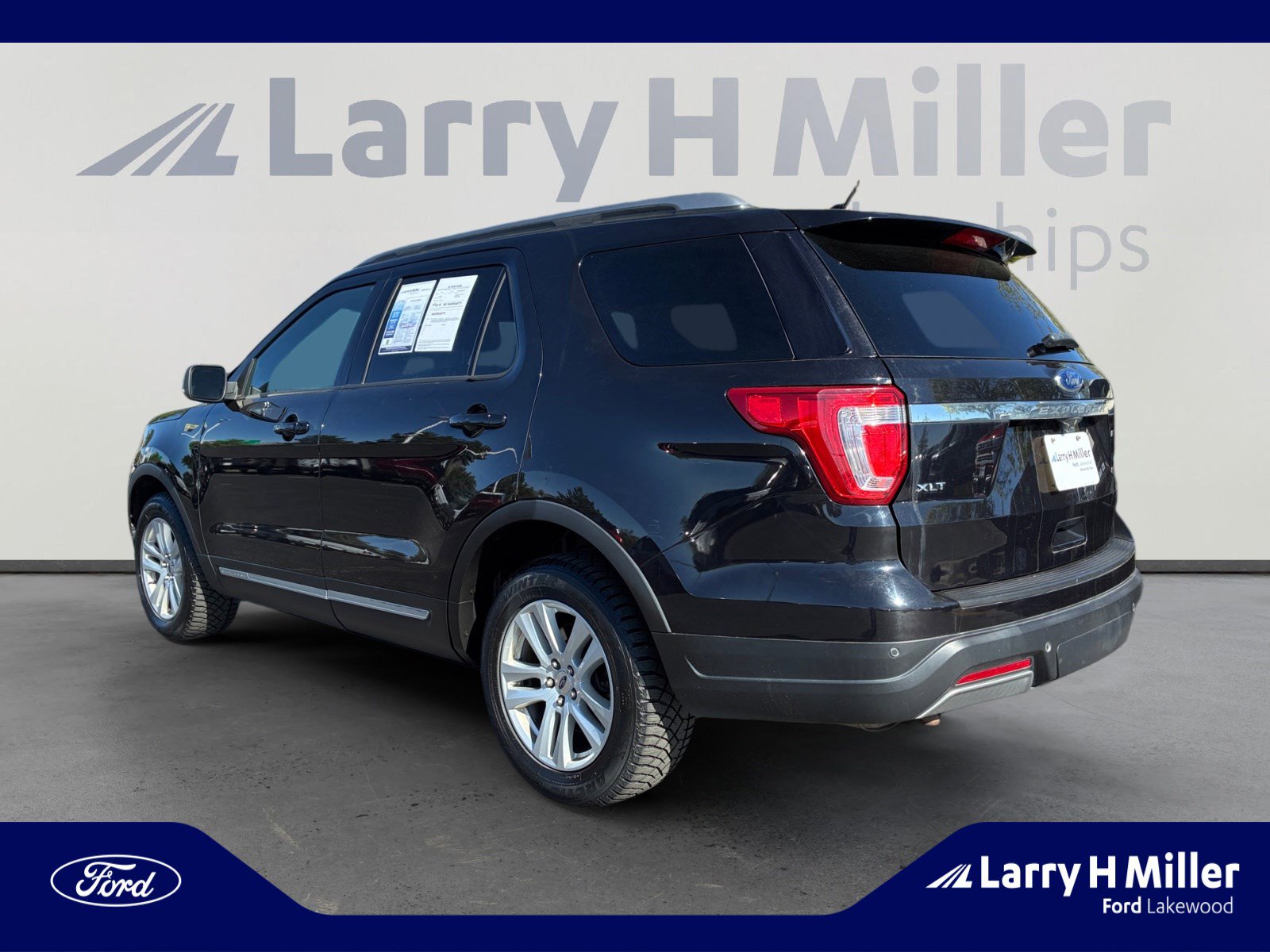 Used 2019 Ford Explorer XLT w/ Equipment Group 202A AWD/4WD image 3