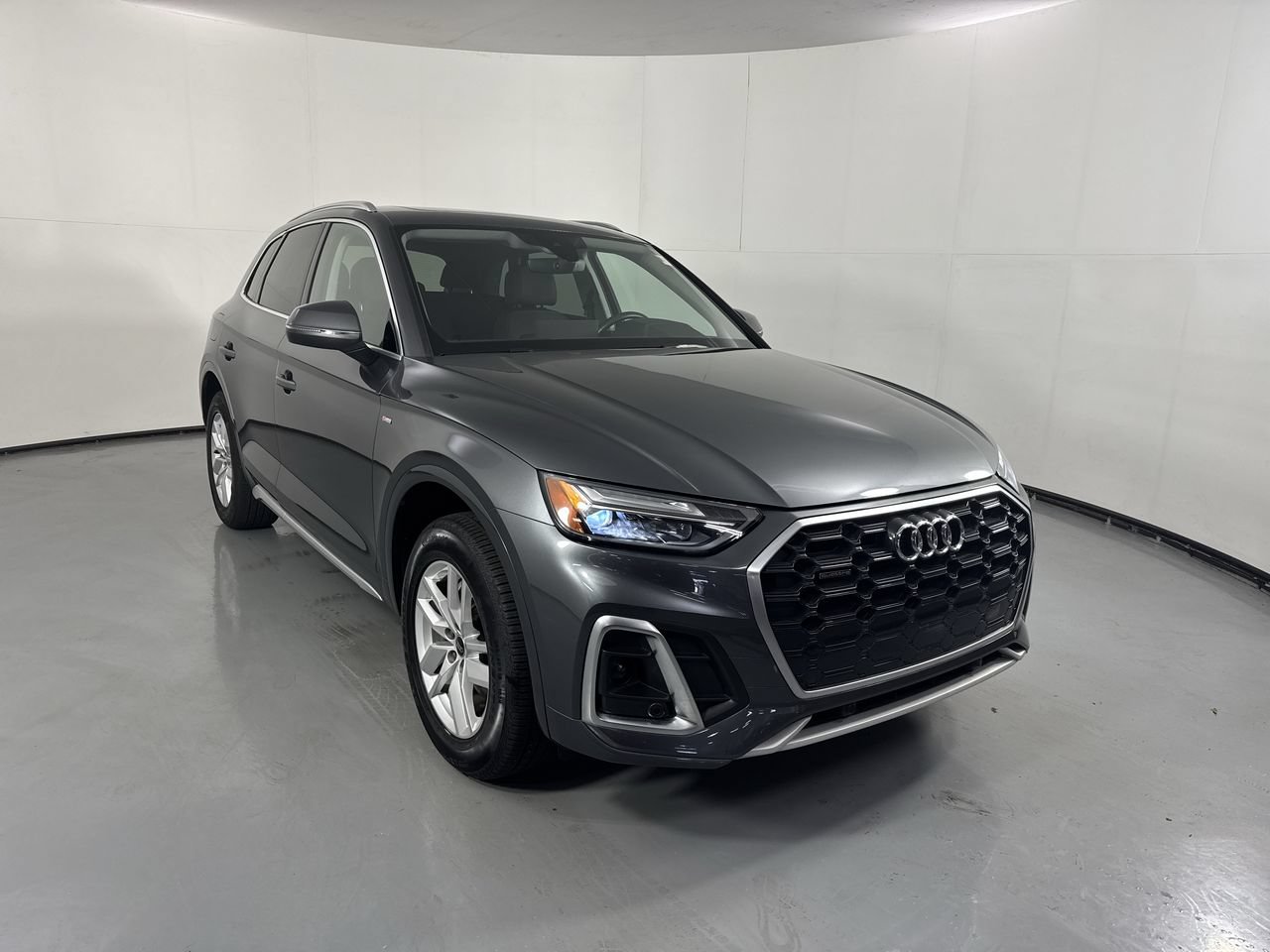 Used 2023 Audi Q5 2.0T Premium w/ Convenience Package AWD/4WD image 3