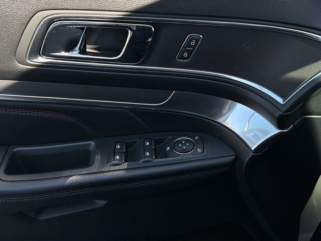 Used 2019 Ford Explorer Sport image 15