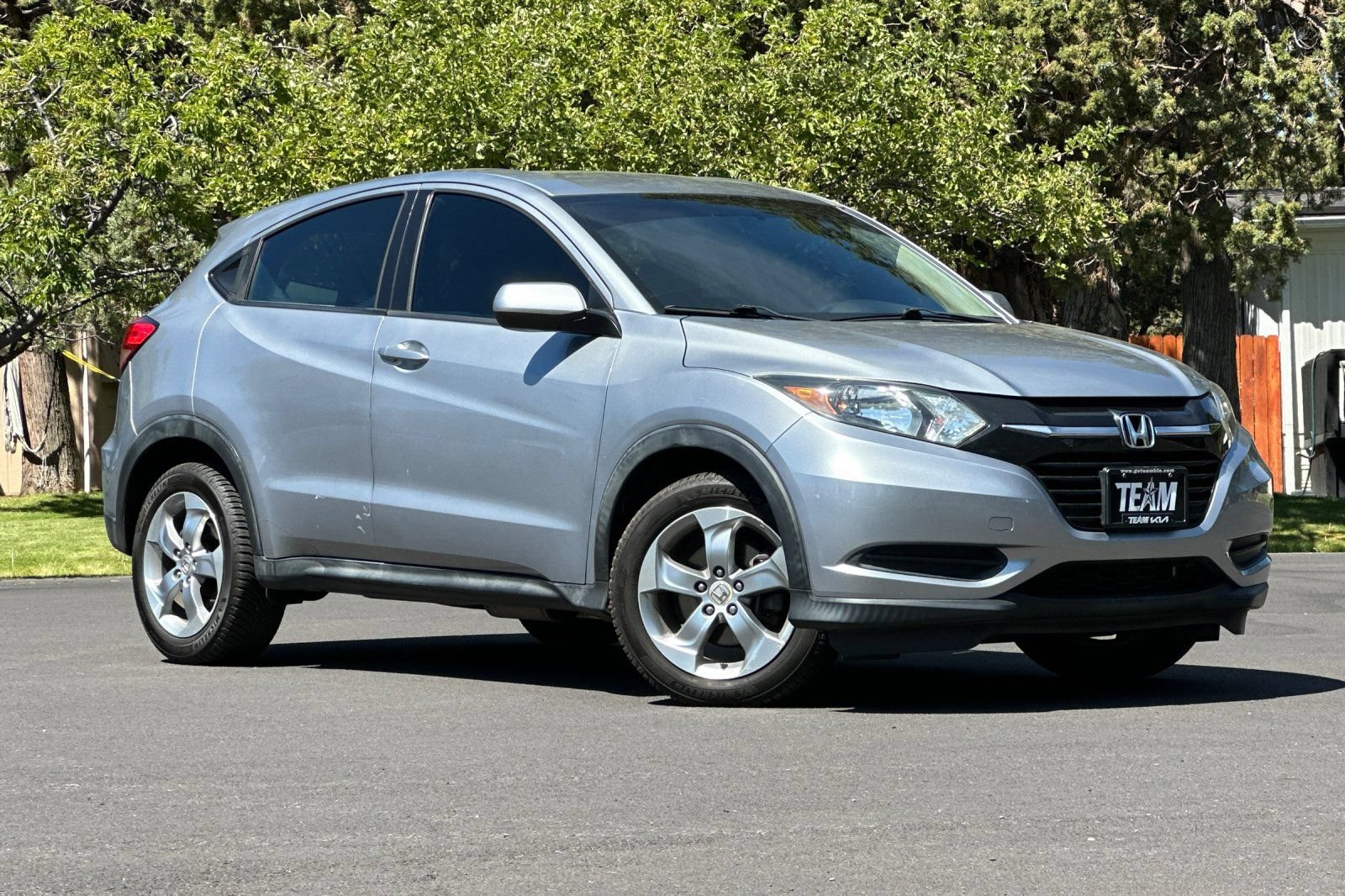 Used 2017 Honda HR-V LX image 2