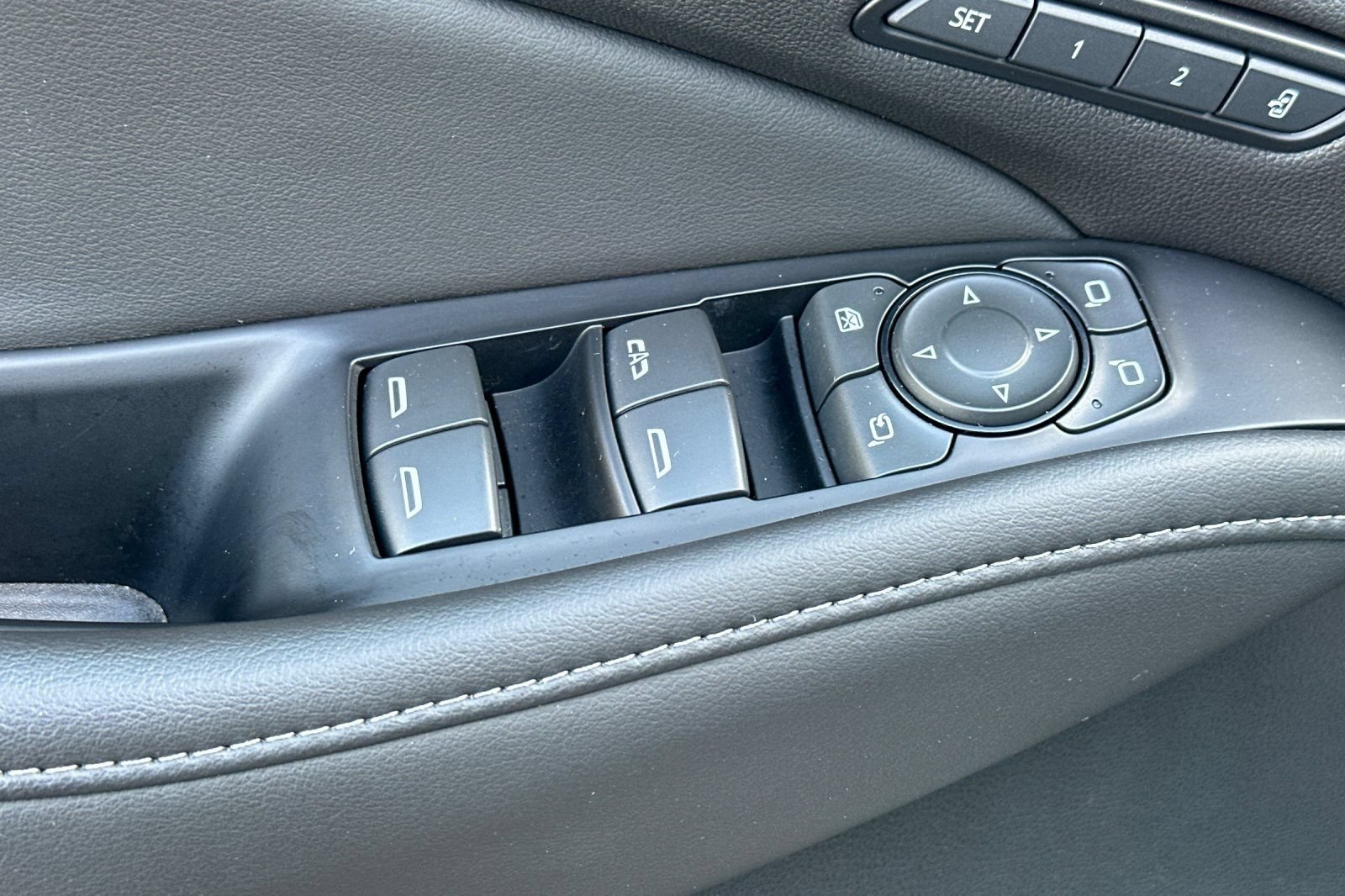 Certified 2024 Buick Enclave Avenir FWD image 12