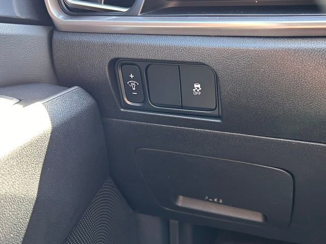 Used 2026 Kia Sorento LX FWD image 18