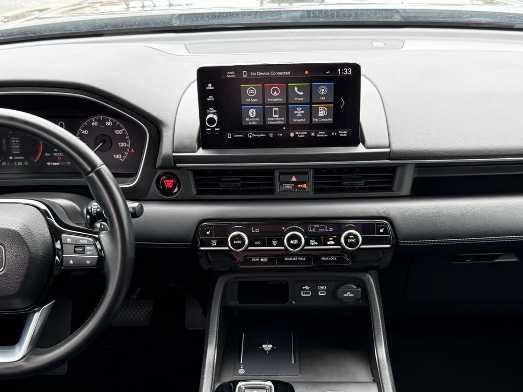 Used 2025 Honda Pilot Touring image 16