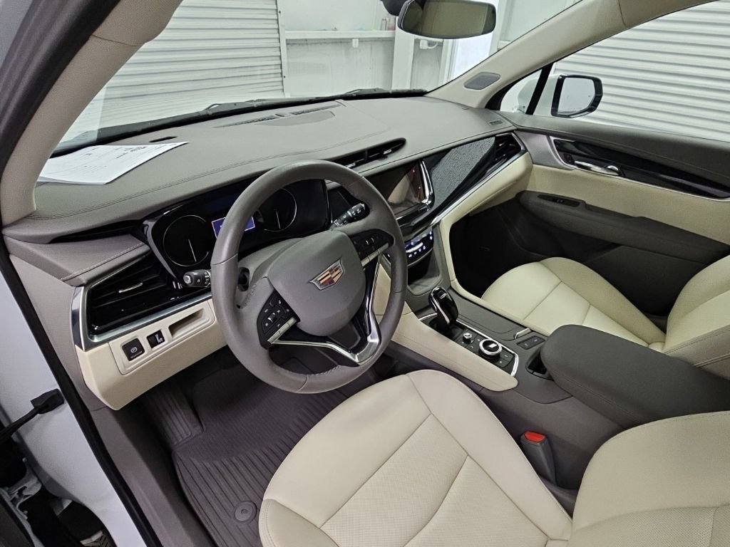 Used 2024 Cadillac XT6 Premium Luxury AWD/4WD image 13