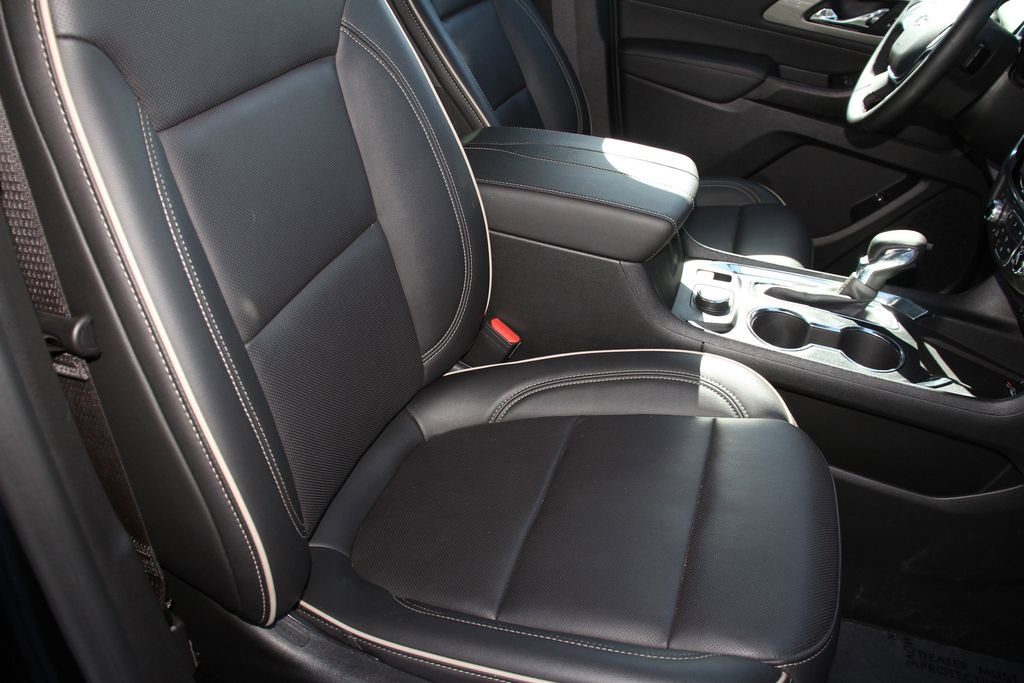 Used 2023 Chevrolet Traverse Premier w/ Redline Edition FWD image 27