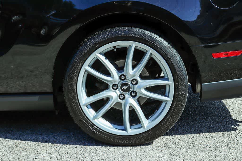 Used 2011 Ford Mustang GT Premium w/ Electronics Pkg RWD image 8