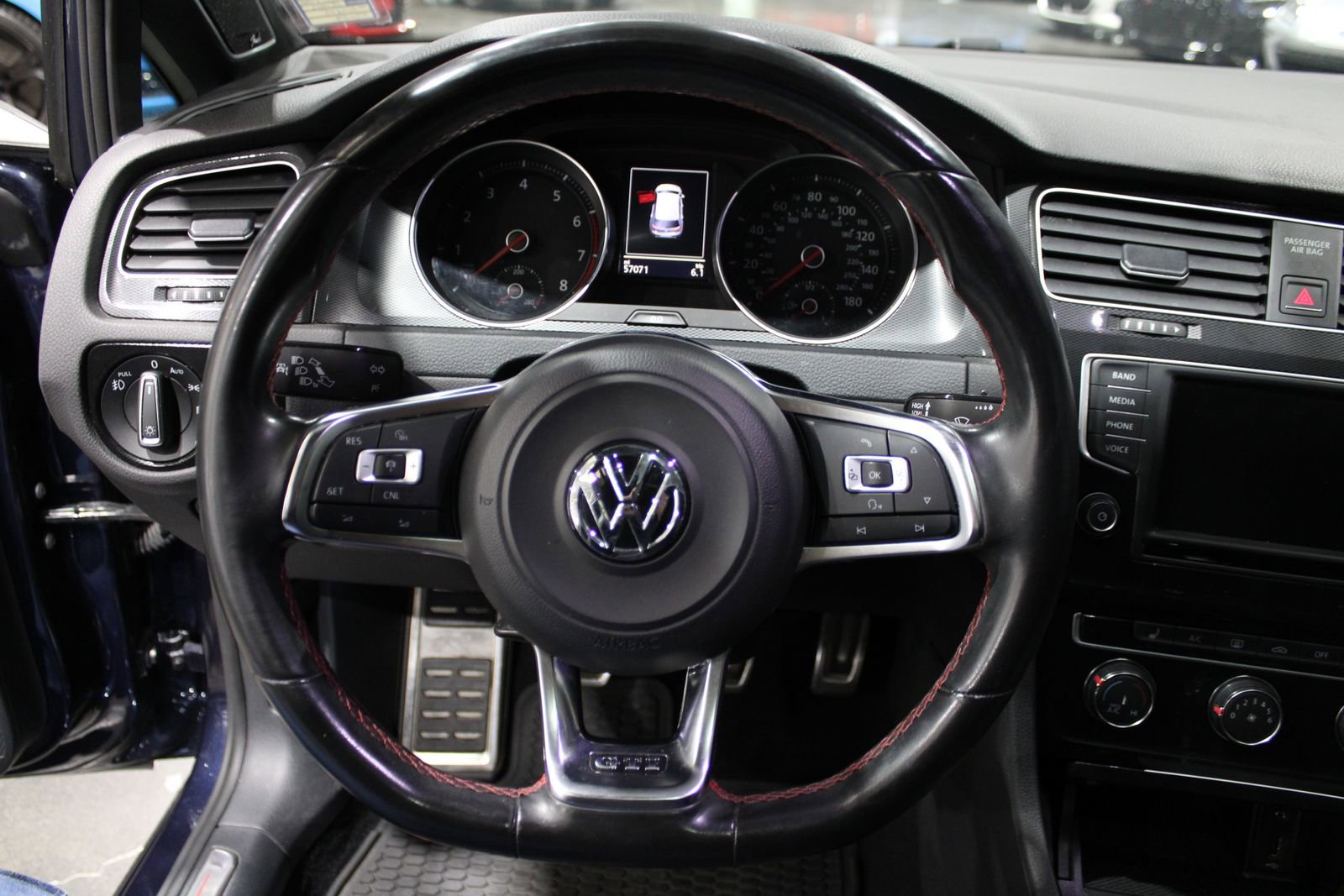 Used 2016 Volkswagen GTI SE FWD image 27