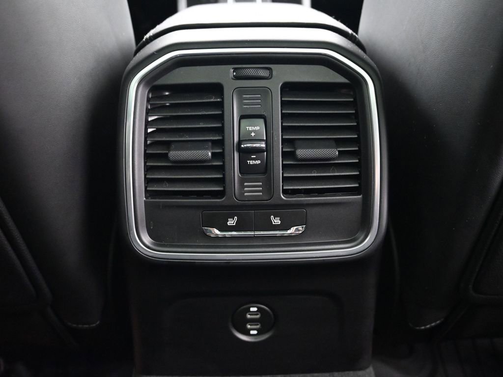 Certified 2026 Porsche Macan image 8