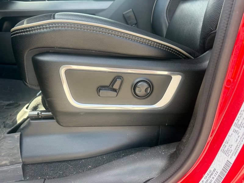 Used 2023 RAM 1500 Laramie AWD/4WD image 4