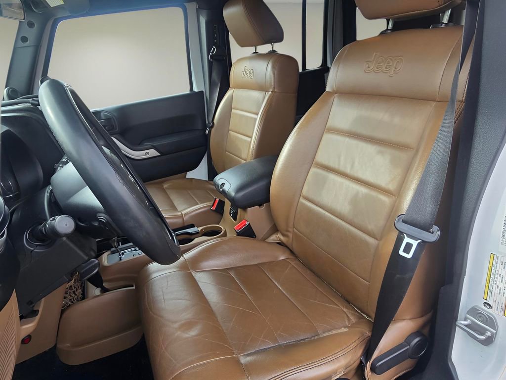 Used 2012 Jeep Wrangler Unlimited Sahara w/ Connectivity Group image 13