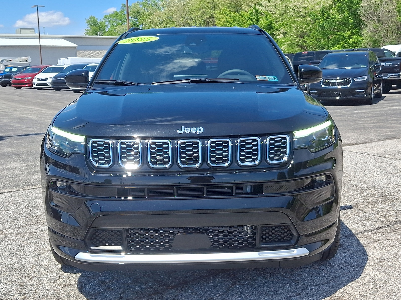 Used 2025 Jeep Compass Limited w/ Elite Group AWD/4WD image 3