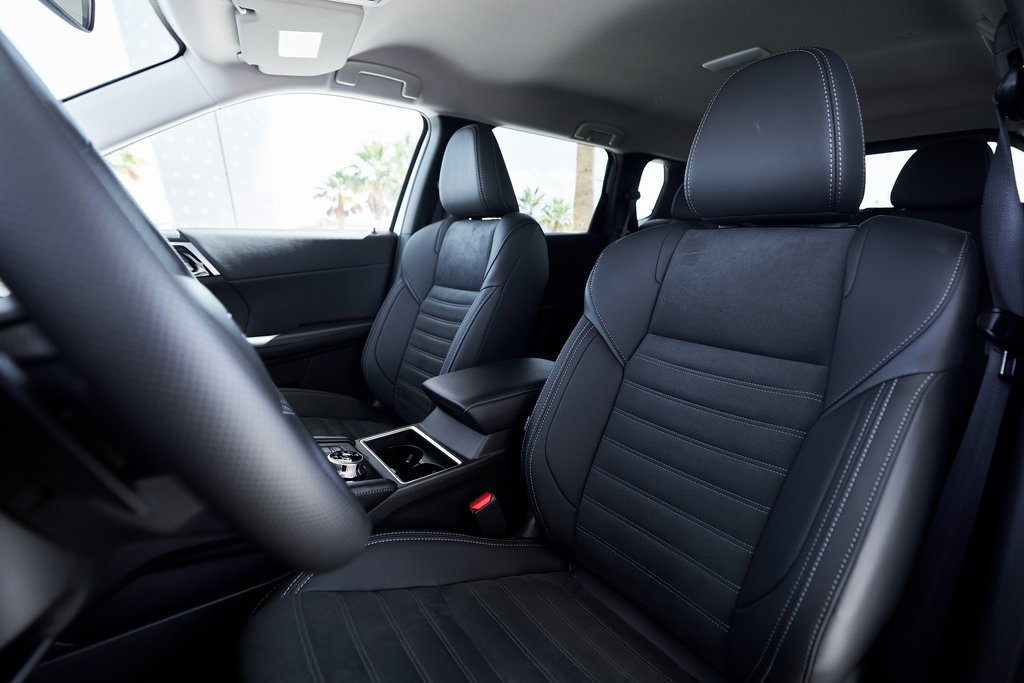 New 2025 Mitsubishi Outlander SE image 29